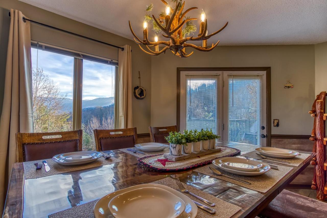 3 Decks, Mtn Views! Tree Tops By Honeybearcabins - Luxury Rain Showers, 3 King Suites, Xl Hottub, Fireplace, Bear Sightings Gatlinburg Ngoại thất bức ảnh