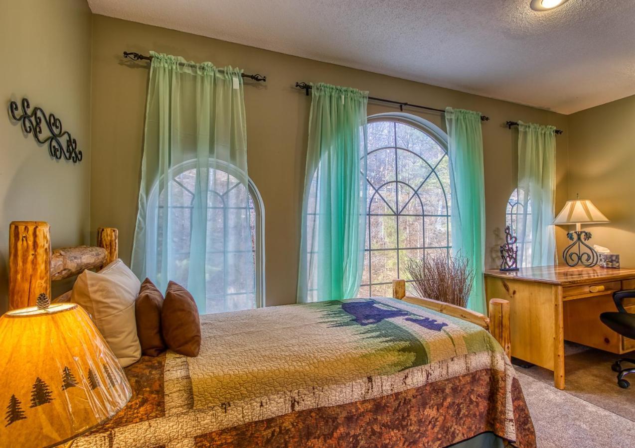 3 Decks, Mtn Views! Tree Tops By Honeybearcabins - Luxury Rain Showers, 3 King Suites, Xl Hottub, Fireplace, Bear Sightings Gatlinburg Ngoại thất bức ảnh