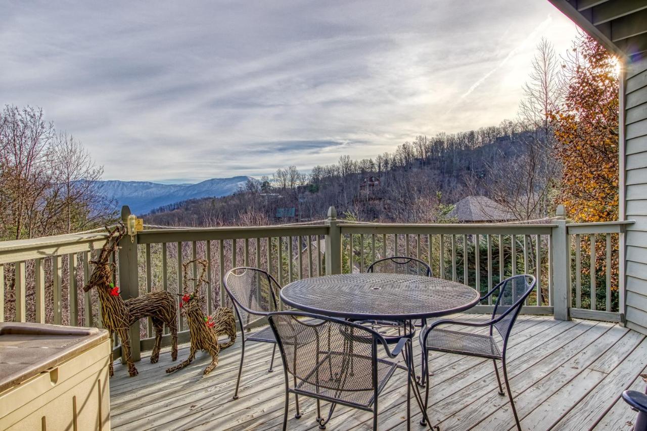 3 Decks, Mtn Views! Tree Tops By Honeybearcabins - Luxury Rain Showers, 3 King Suites, Xl Hottub, Fireplace, Bear Sightings Gatlinburg Ngoại thất bức ảnh