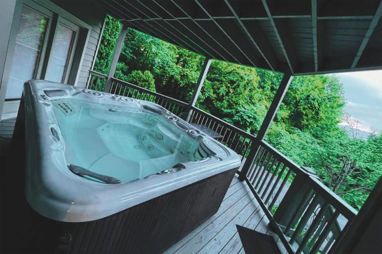 3 Decks, Mtn Views! Tree Tops By Honeybearcabins - Luxury Rain Showers, 3 King Suites, Xl Hottub, Fireplace, Bear Sightings Gatlinburg Ngoại thất bức ảnh