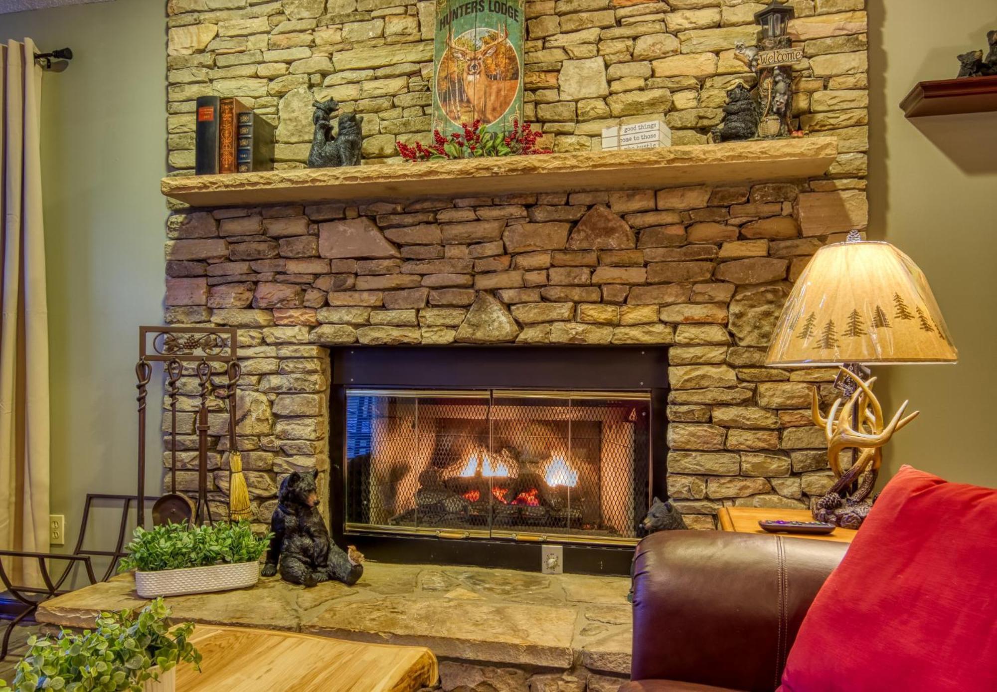 3 Decks, Mtn Views! Tree Tops By Honeybearcabins - Luxury Rain Showers, 3 King Suites, Xl Hottub, Fireplace, Bear Sightings Gatlinburg Ngoại thất bức ảnh